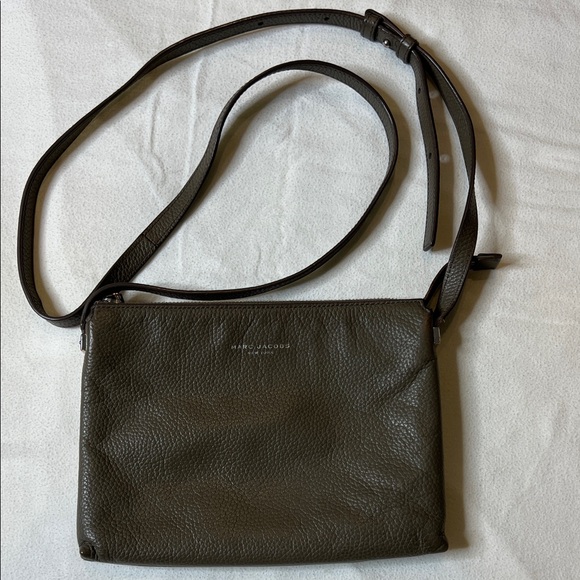 Marc Jacobs pebbled leather crossbody bag in taupe.